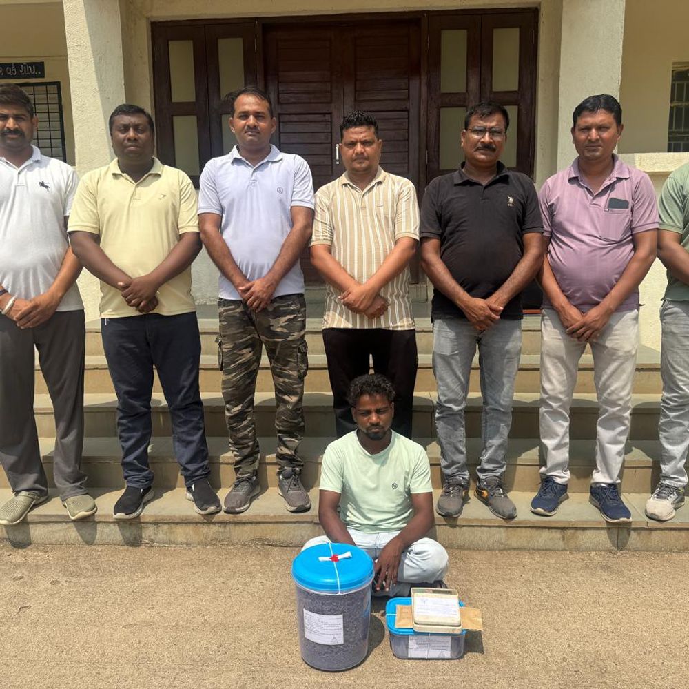 જીતનગરથી 1.6 કિલો ગાંજા સાથે એક ઝડપાયો:SOG નર્મદાએ આરોપી સામે NDPS એક્ટ હેઠળ ગુનો નોંધ્યો; મોબાઈલ ફોન અને ઇલેક્ટ્રિક વજન કાંટો જપ્ત