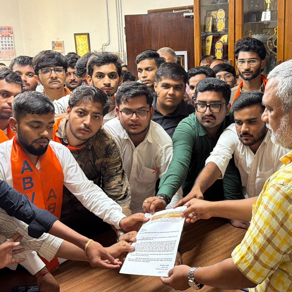 ‘સરકારથી ઉપર જઈને એડમિશન આપશો તો આંદોલન થશે’:એડમિશન પ્રક્રિયા મુદ્દે સેન્ટ ઝેવિયર્સ અને GCAS વચ્ચે મોટો ટકરાવ, ABVPનો પ્રિન્સિપાલ ઓફિસમાં ઘૂસી ઉગ્ર વિરોધ