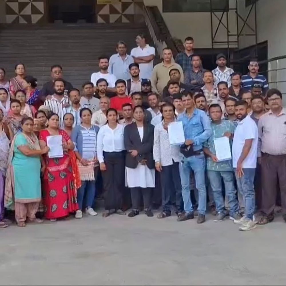 જહાંગીરપુરાના સુડા આવાસ 2 વર્ષમાં જ જર્જરિત:10 હજાર લોકો જીવના જોખમે રહેવા મજબૂર, મહિલાએ કહ્યું- 'રજૂઆત કરવા જઈએ તો જેલમાં નાખી દેવાની ધમકી આપે છે'