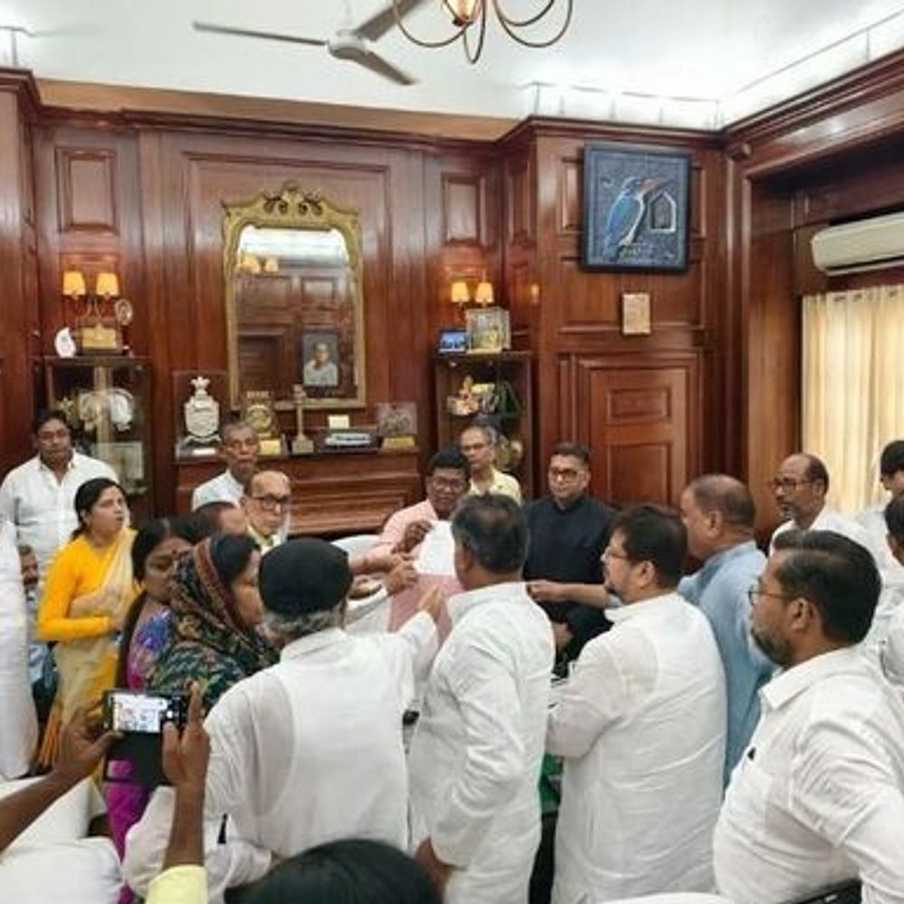 મમતાની TMC તૂટી, 58 ધારાસભ્યોએ અલગ જૂથ બનાવ્યું:ઋતબ્રત બેનર્જીને ધારાસભ્ય દળના નેતા તરીકે ચૂંટ્યા, દાવો- સ્પીકરે તેમને વિરોધ પક્ષના નેતા માન્યા