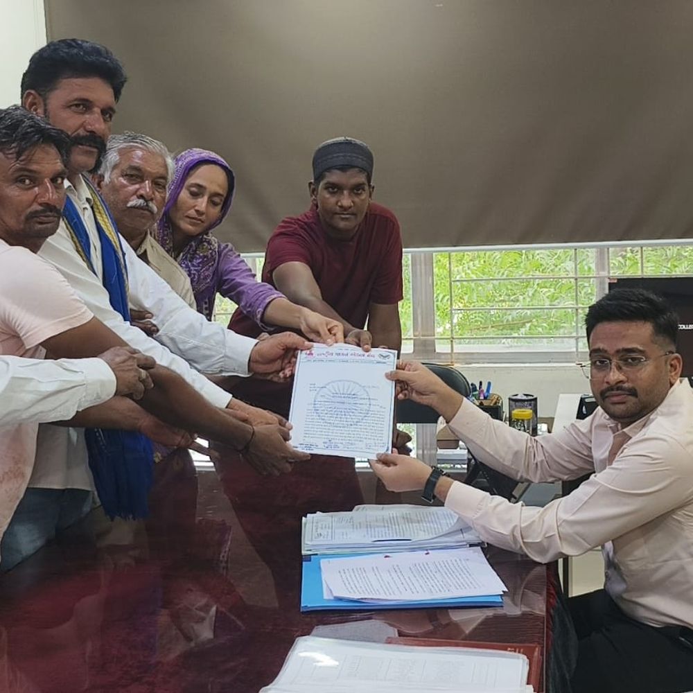 ગાયને રાષ્ટ્રીય પશુ જાહેર કરવાની માંગ, બોટાદ કલેક્ટર કચેરી ખાતે આવેદનપત્ર સુપરત