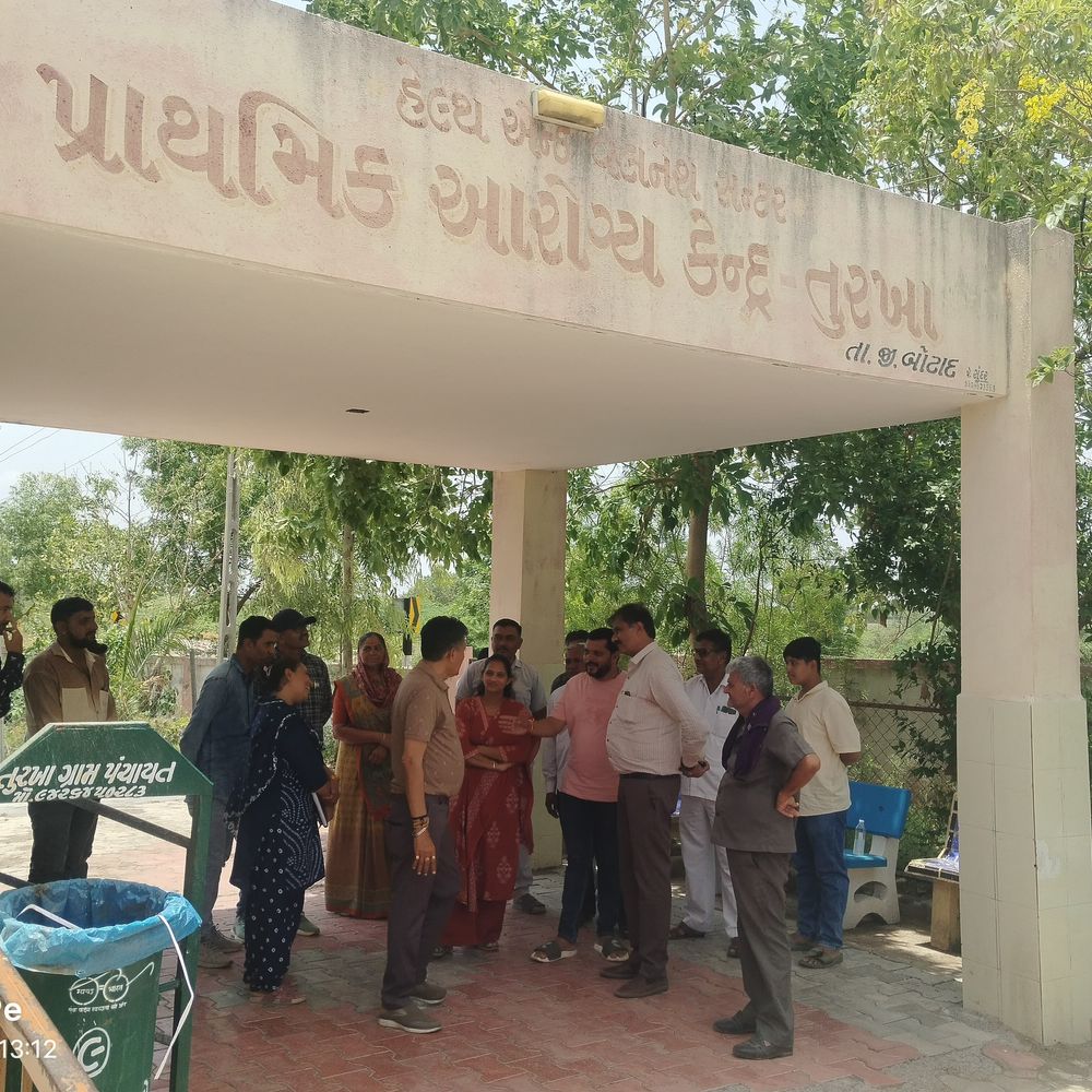 બોટાદ જિલ્લા પંચાયત પ્રમુખે તુરખા આરોગ્ય કેન્દ્રની મુલાકાત લીધી:સેવાઓ અંગે માહિતી મેળવી, સ્ટાફને જરૂરી સૂચનાઓ આપી