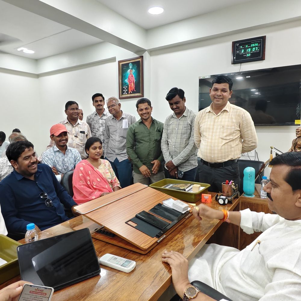 જોરાવરનગરના 'કર્તવ્યમ્' કાર્યાલયે ધારાસભ્યનો જનસંપર્ક:MLA જગદીશ મકવાણાએ નાગરિકોના પ્રશ્નો સાંભળી નિરાકરણ સૂચવ્યા