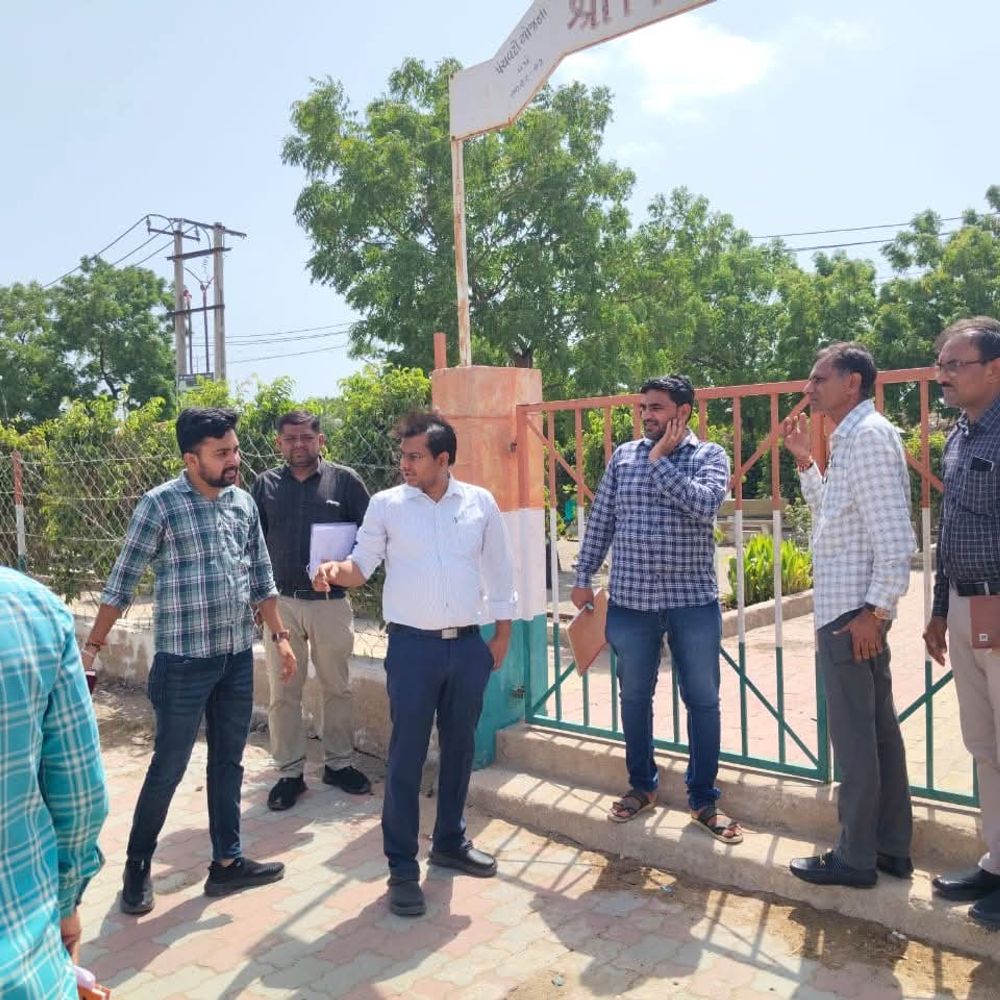 મોરબી DDOએ વિરપર ગામની મુલાકાત લીધી:ગ્રામ પંચાયત સહિત વિવિધ સ્થળોનું નિરીક્ષણ કરી સ્વચ્છતા-વિકાસનું માર્ગદર્શન આપ્યું