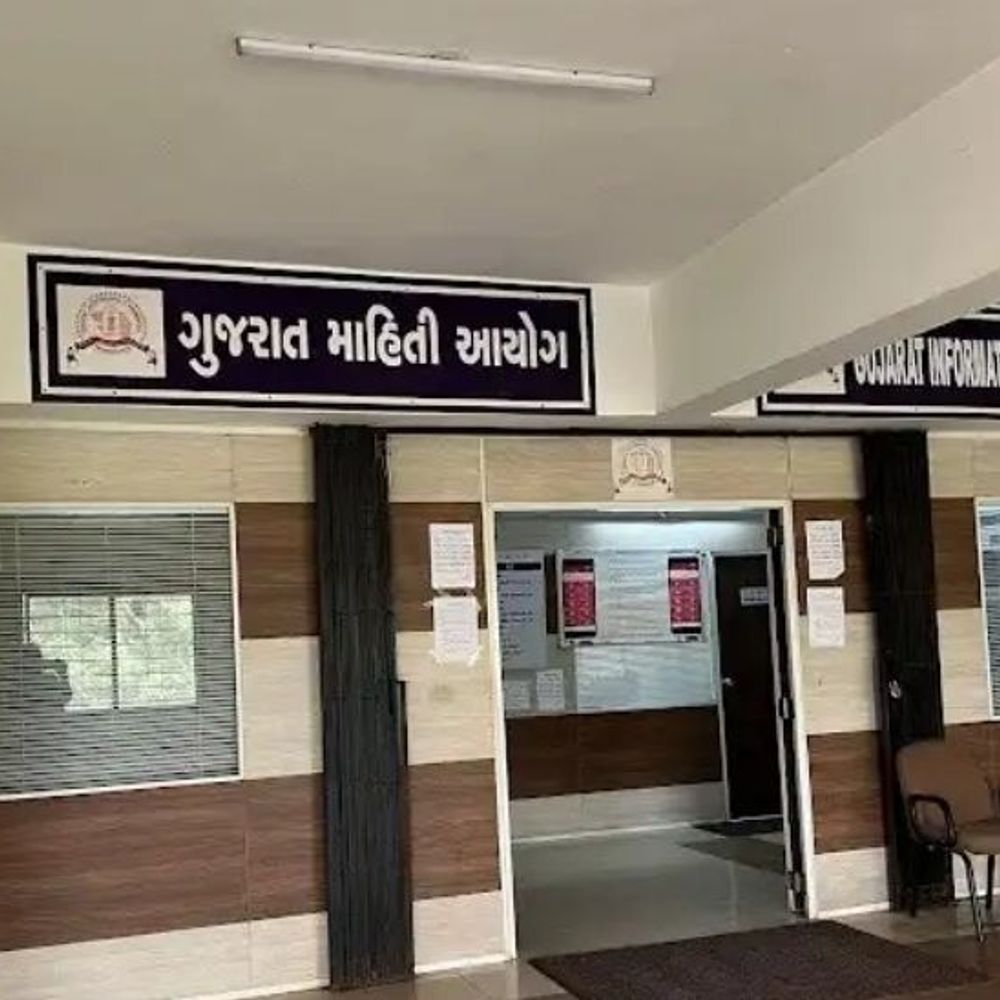 14 મહિનાના વિલંબ અને નોંધાયેલી બેદરકારી છતાં દંડ નહીં:ગુજરાત માહિતી આયોગે માત્ર તાકીદ કરીને બીજી અપીલનો નિકાલ કર્યો આયોગે પોતાના ચુકાદામાં જાહેર માહિતી