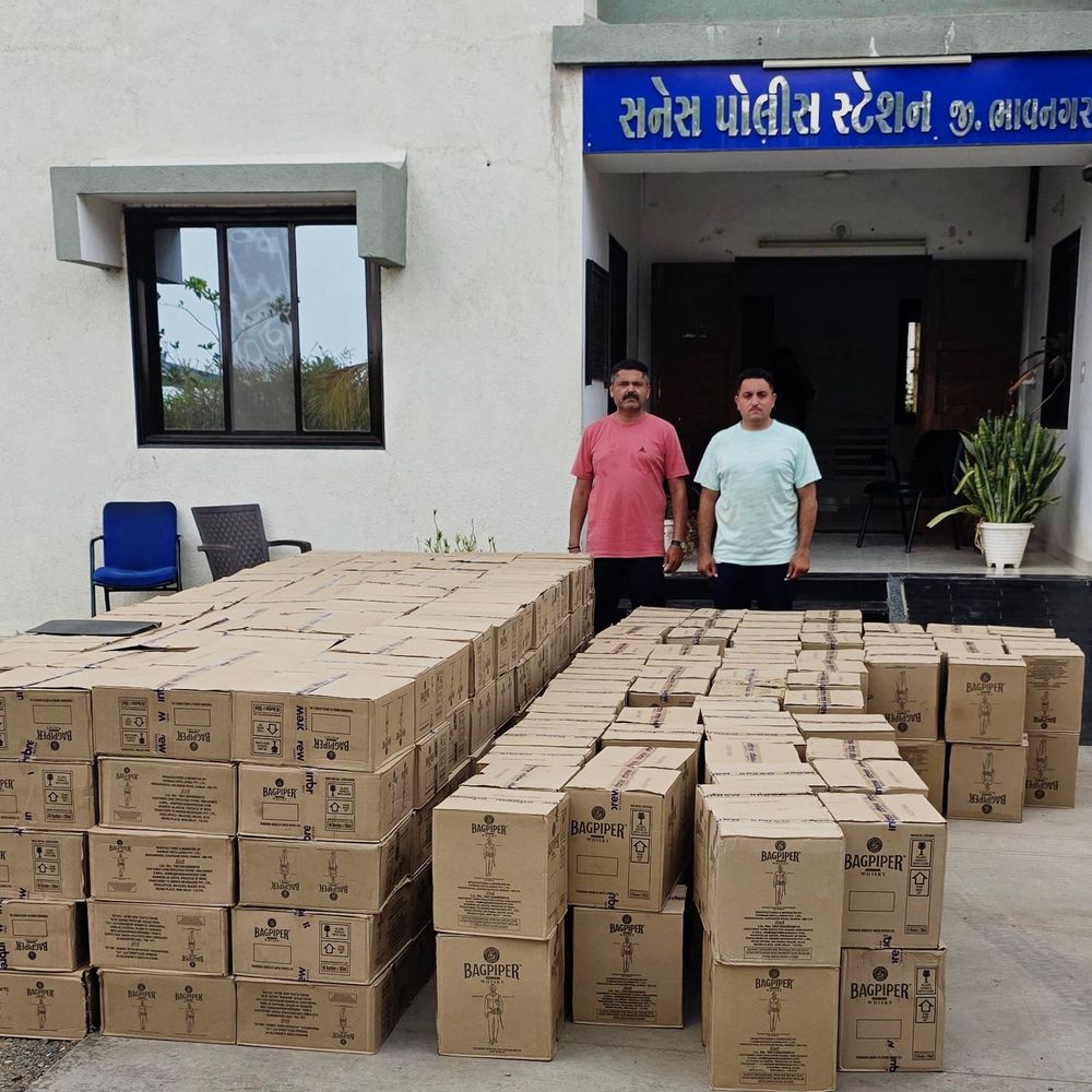 ભાવનગર-અમદાવાદ હાઈવે પર LCBનો મોટો સપાટો:અધેળાઈ સર્કલ પાસેથી રૂ.39.23 લાખની કિંમતનો વિદેશી દારૂ ભરેલો કન્ટેનર ટ્રક ઝડપાયો