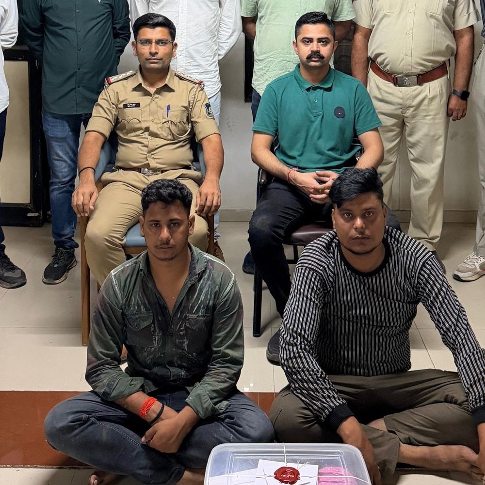 કોઠારિયામાંથી અઢી કિલો ગાંજાના જથ્થા સાથે બે શખ્સો ઝડપાયા:વીરડા વાજડી ગામે નિવૃત્ત જમાદારના પુત્રની ઘરમાંથી કોહવાયેલી લાશ મળી, પિતાએ મોબાઈલ લેવાની ના પાડતા 45 વર્ષીય પુત્રએ એસિડ પી લીધું