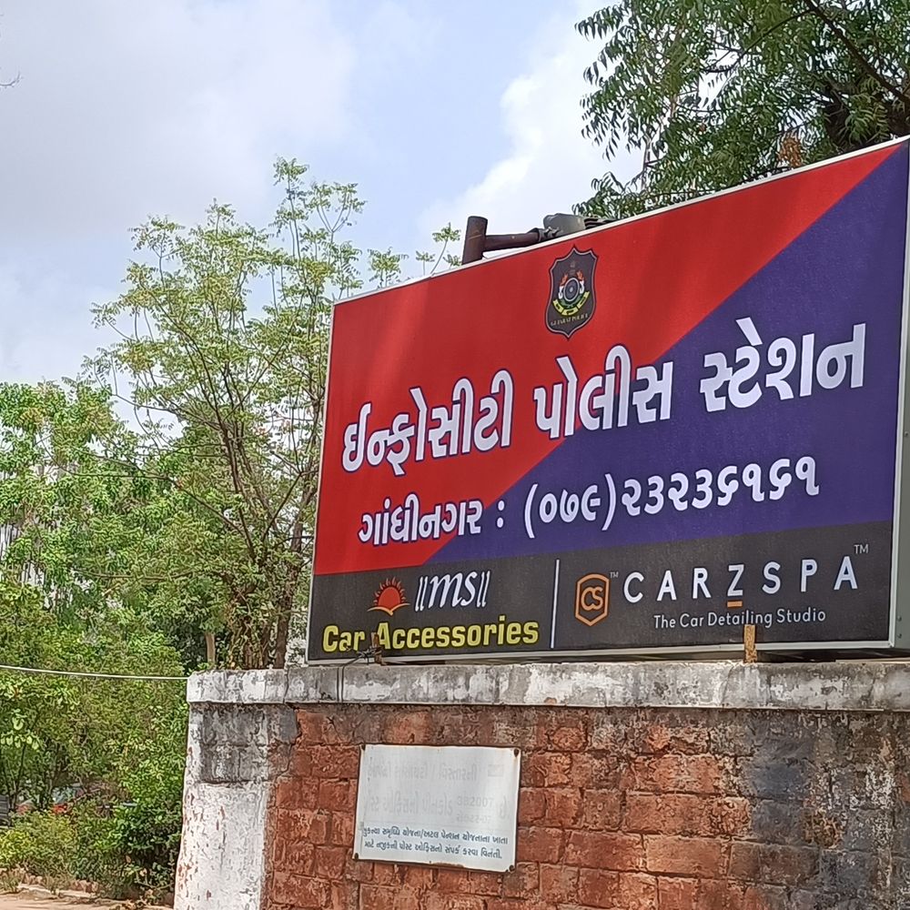 લુખ્ખા ગેંગનો આતંક:ધીરુભાઈ અંબાણી ઇન્સ્ટિટ્યૂટ સામે સિગારેટના પૈસા માગતા પાન પાર્લરના ત્રણ ભાઈઓ પર જીવલેણ હુમલો કરી ફરાર
