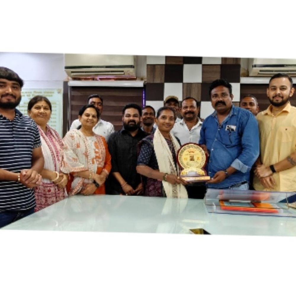 સમાજના આગેવાનોએ જન કલ્યાણ કાર્યો માટે શુભકામનાઓ પાઠવી:સુરેન્દ્રનગર જિલ્લા પંચાયતના નવનિયુક્ત મહિલા પ્રમુખનુ કોળી સમાજના અગ્રણી આગેવાનોએ સન્માન કર્યું