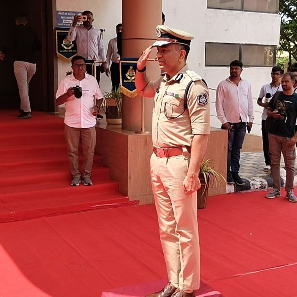 કચ્છ રેન્જ IG ચિરાગ કોરડીયાએ મોરબીની મુલાકાત લીધી:જિલ્લાનો ચાર્જ સંભાળ્યા બાદ અધિકારીઓ સાથે બેઠક યોજી