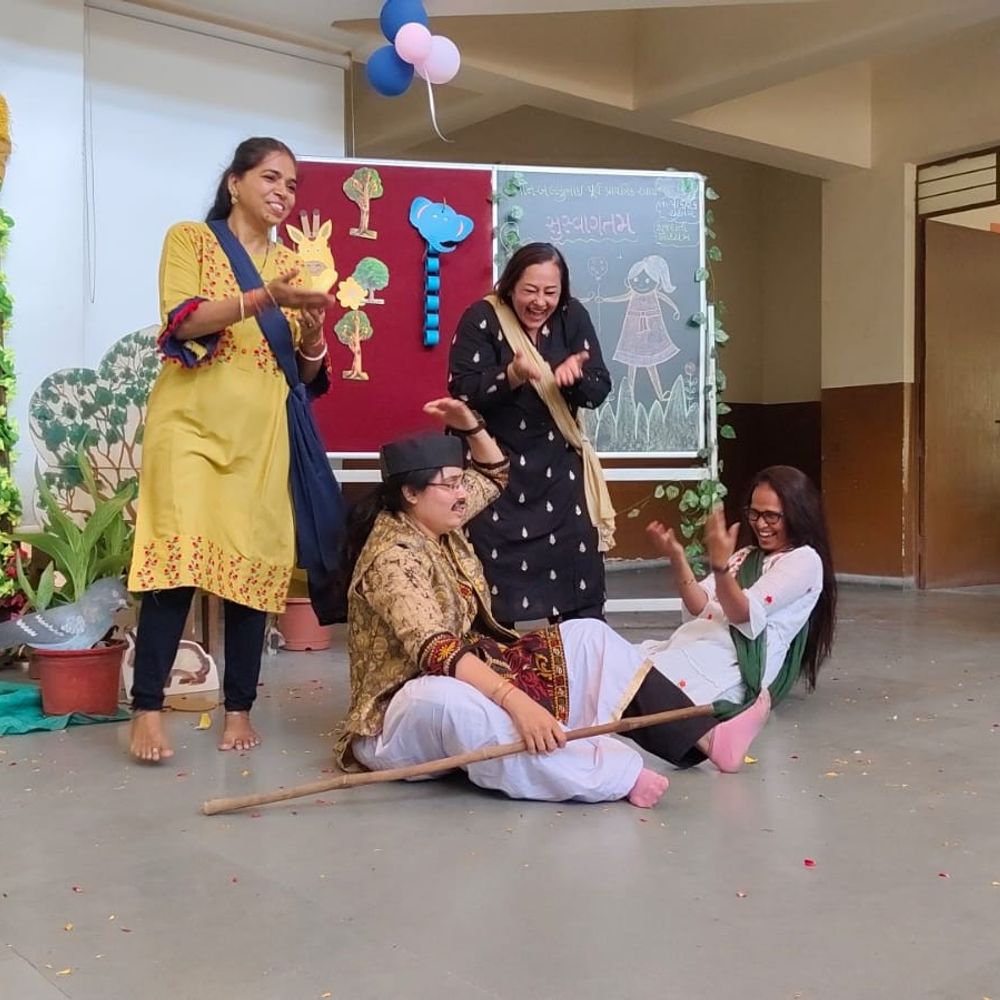 દીવાન-બલ્લુભાઈ શાળામાં પ્રવેશોત્સવનો બીજો દિવસ ઉજવાયો:વિશ્વ પર્યાવરણ દિવસની થીમ પર વિવિધ કાર્યક્રમો યોજાયા