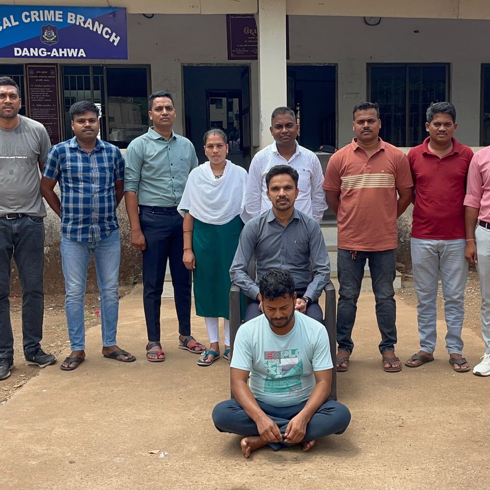 ડાંગના એકના ડબલ કેસનો આરોપી બિહારથી ઝડપાયો:‘ઈવા ગ્રુપ’ના ડાયરેક્ટરે ₹15.40 લાખની છેતરપિંડી આચરી, રોકાણકારોને ચૂનો લગાવી ફરાર થયો હતો