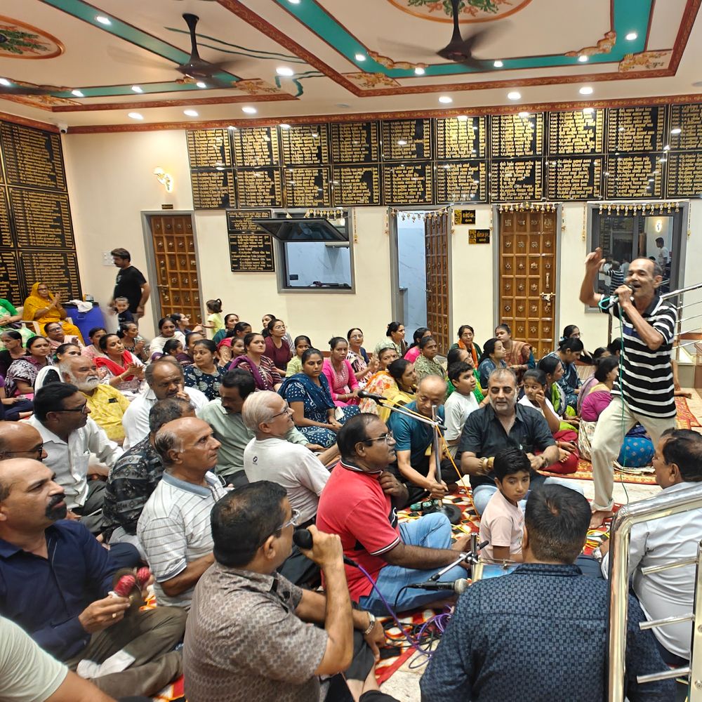 વેરાવળ જલારામ મંદિરે આંબા મનોરથ ઉત્સવ ઉજવાયો:201 કિલો કેરીઓથી બાપાનો અદ્ભુત શણગાર કરાયો