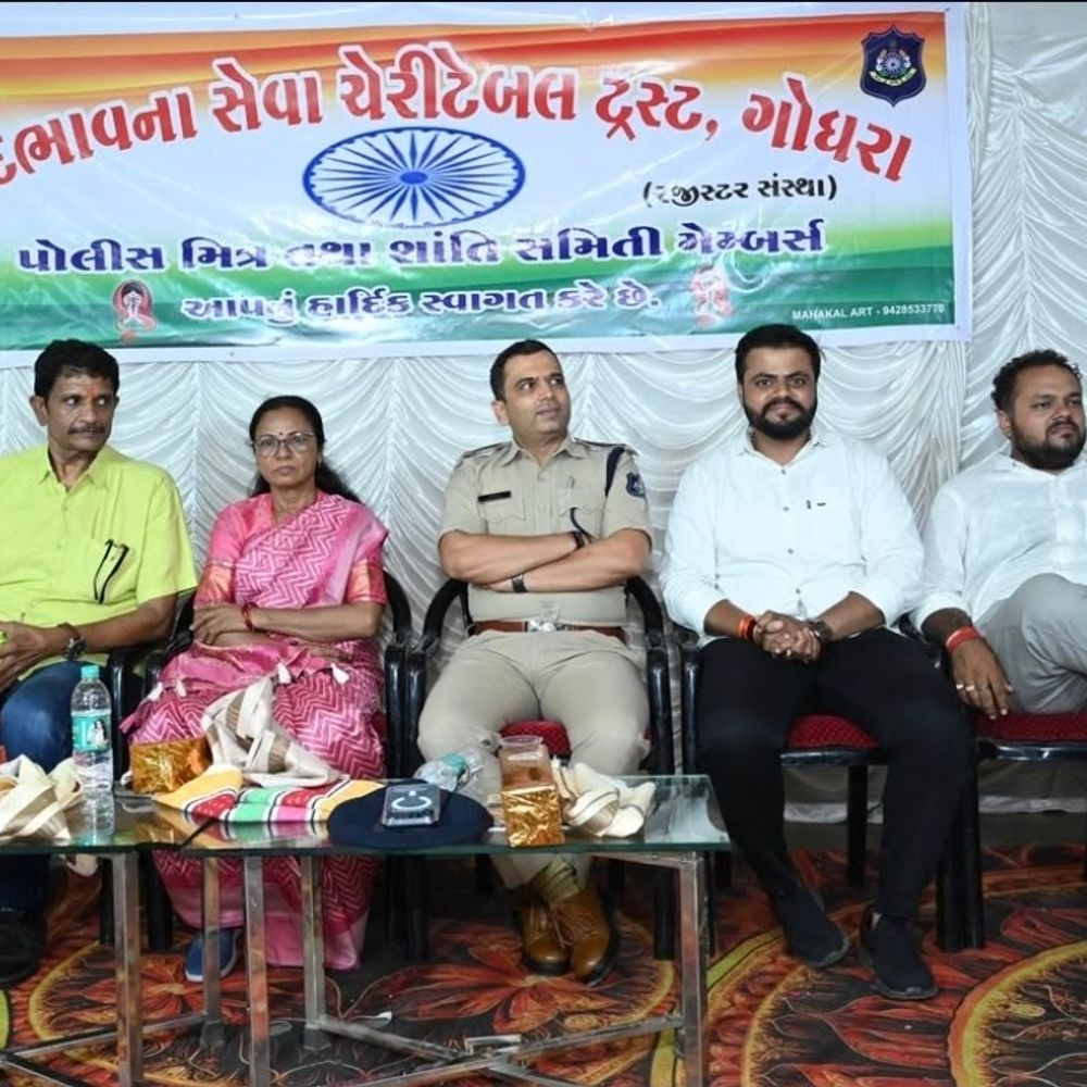ગોધરામાં સદભાવના ટ્રસ્ટનો સ્નેહ મિલન સમારોહ:નવનિયુક્ત પાલિકા સભ્યો અને મહાનુભાવોનું સન્માન કરાયું