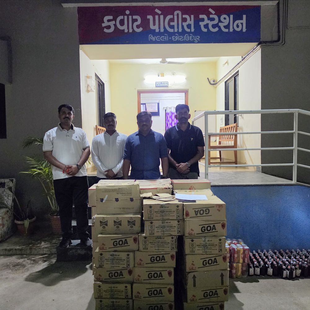 તુરખેડા પાસે નર્મદા નદીમાંથી રૂ. 5.75 લાખનો દારૂ ઝડપાયો:LCBએ નાવડીમાં લઈ જવાતો વિદેશી દારૂ પકડ્યો, બે આરોપી ફરાર
