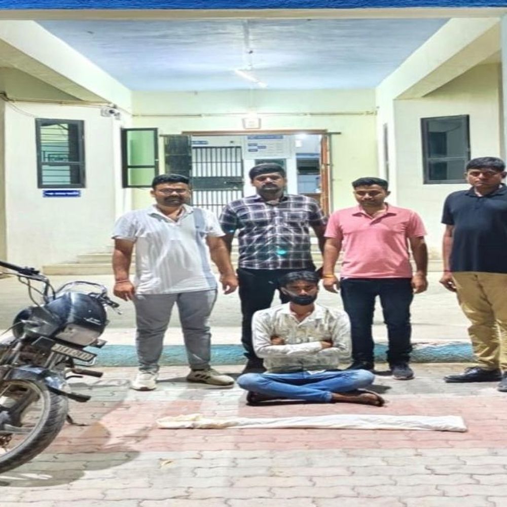 માળીયા મીંયાણા પોલીસે બંદુક સાથે એક શખ્સને ઝડપ્યો:કાજરડા નજીકથી દેશી જામગરી અને બાઈક સહિત રૂ. 22,500નો મુદ્દામાલ જપ્ત