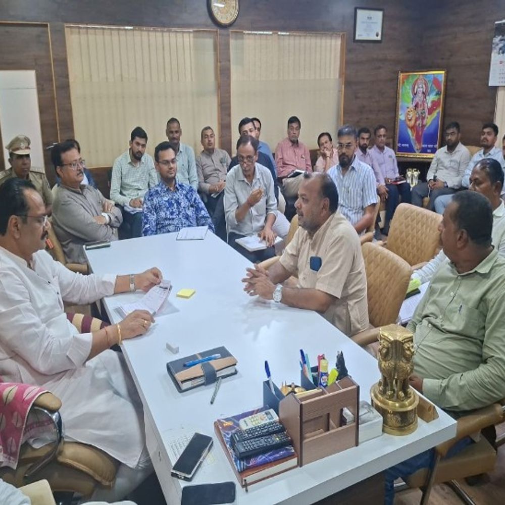 કેબિનેટ મંત્રી જીતુ વાઘાણીએ કાર્યાલય પર લોકોના પ્રશ્નો સાંભળ્યા:વિવિધ રજૂઆત અને સમસ્યાના નિરાકરણની ખાતરી આપી, 7 કિમીની ત્રિજ્યામાં તમામ જળાશયોને તબક્કાવાર પાણીથી ભરવાની જાહેરાત