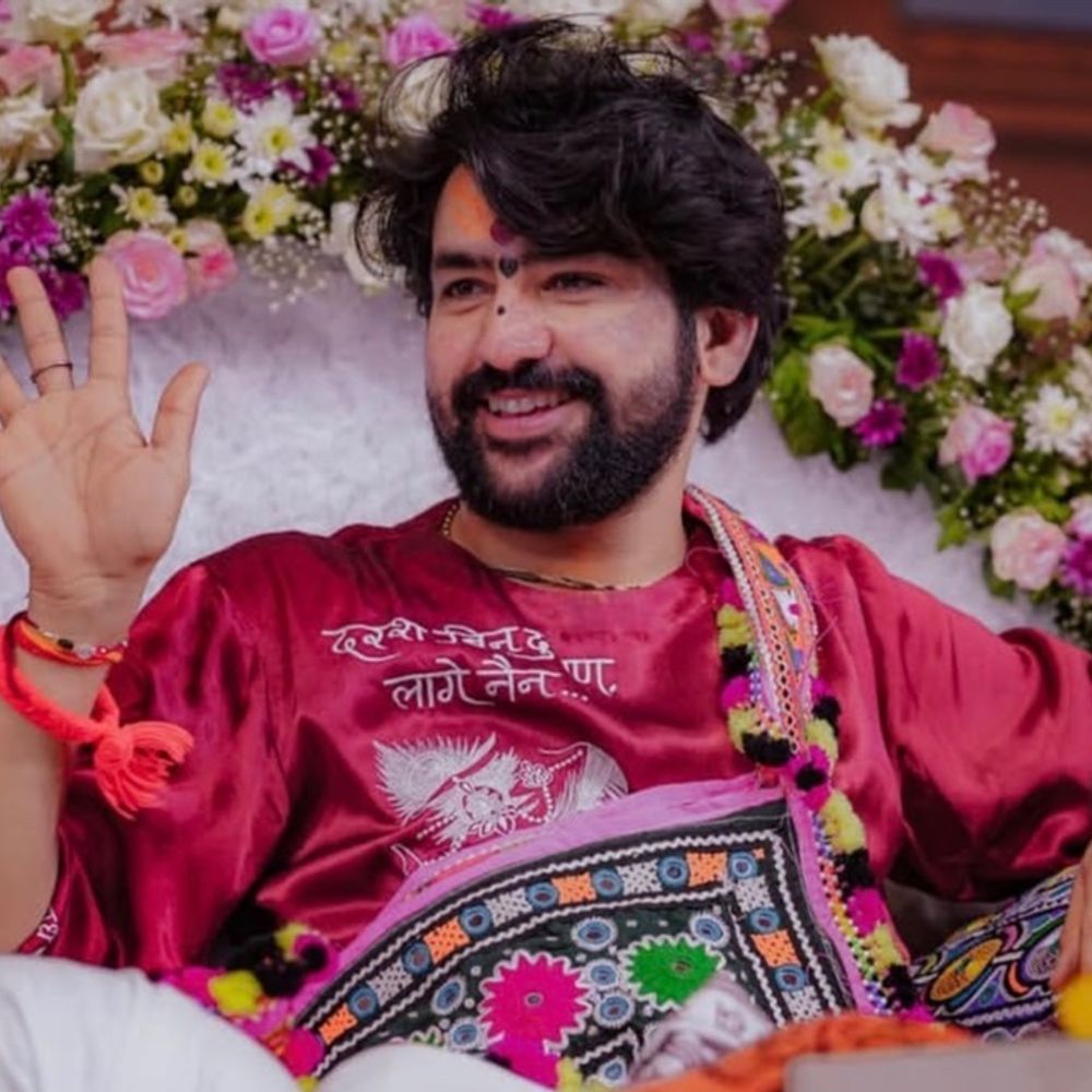 બાબા બાગેશ્વરે કહ્યું- 'ભારતમાં હવે 'દોસ્ત જેહાદ' શરૂ થયું':'હનુમાનજીની પૂજાની વાત કરવી અંધવિશ્વાસ છે તો ચાદર ચડાવવી અને કેન્ડલ પ્રગટાવવી પણ અંધવિશ્વાસ છે'