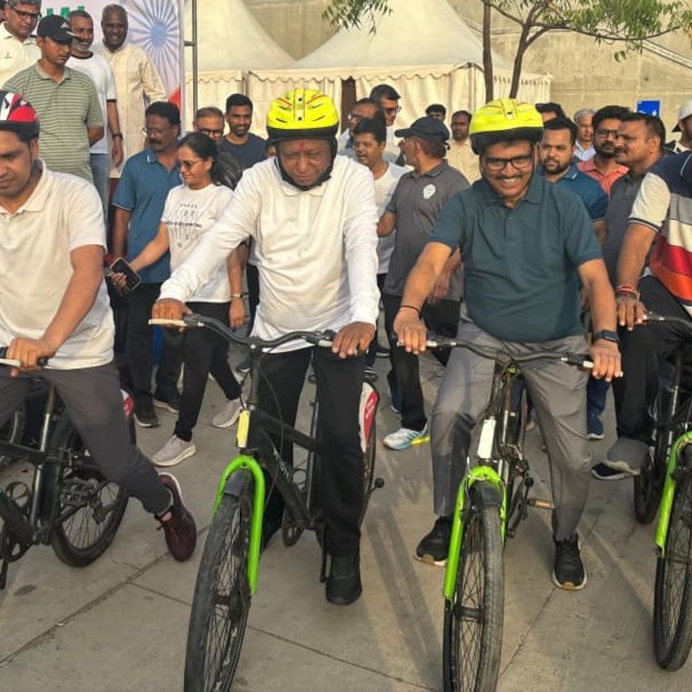 સાબરમતી રિવરફ્રન્ટ પર 'સાયક્લોથોન':ધારાસભ્યો-સાંસદ સહિત 1000 લોકોએ સાયકલ ચલાવી; નજીકના સ્થળે જવા સાયકલનો ઉપયોગ કરવા મેયરની અપીલ