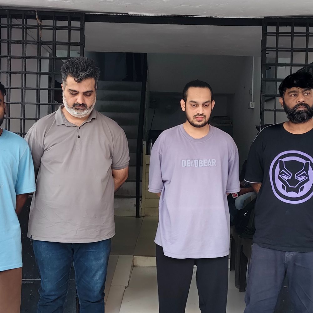 નકલી ઇન્ટરનેશનલ કોલ સેન્ટરનો પર્દાફાશ, 4ની ધરપકડ:લોનની લાલચ આપી US નાગરિકોને જાળમાં ફસાવી 150-200 ડોલર પડાવતા, વેબ સીરીઝમાંથી શીખ્યા ફ્રોડનો ખેલ