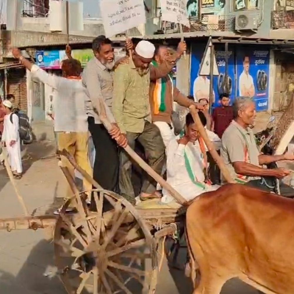 જંબુસરમાં કોંગ્રેસનું મોંઘવારી વિરોધી પ્રદર્શન:ઇંધણના ભાવવધારા સામે વિરોધ, અનેક નેતા-કાર્યકર્તાઓની અટકાયત બાદ છોડી મૂકાયા