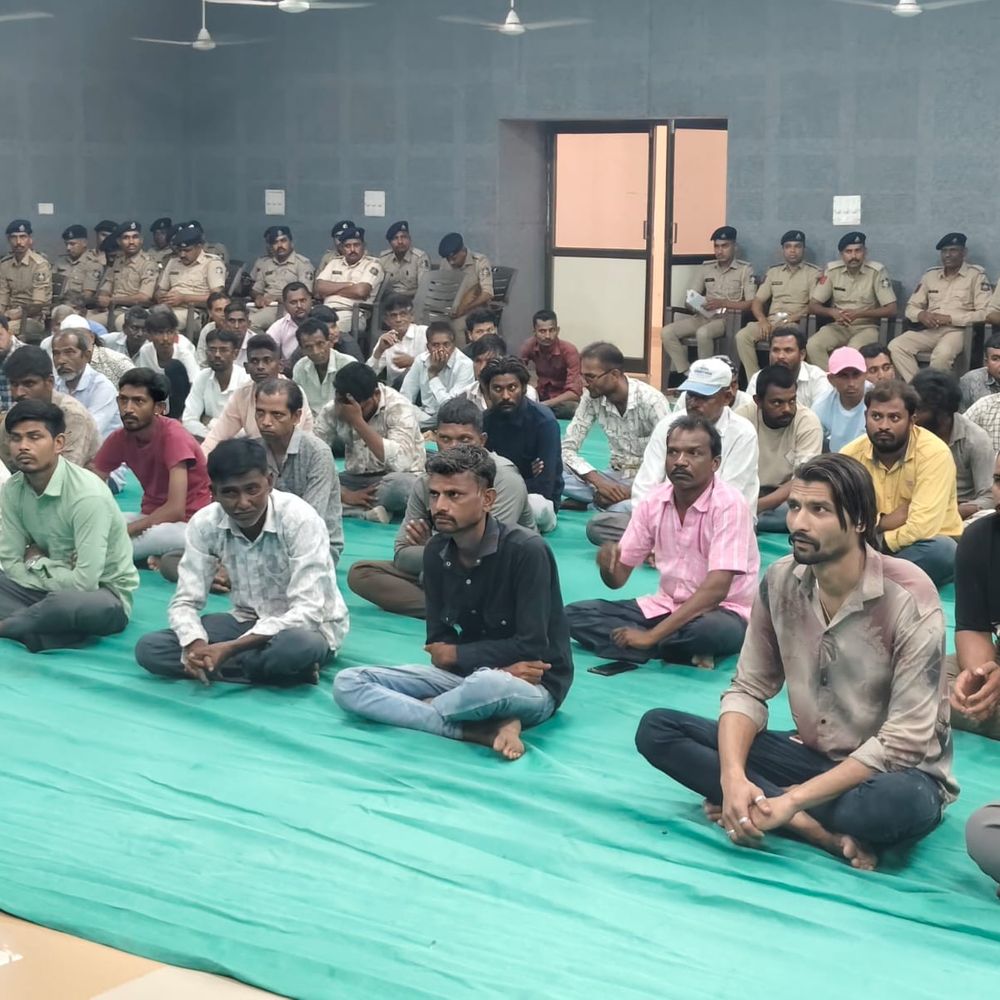 પંચમહાલ પોલીસે 'મેન્ટર' પ્રોજેક્ટ હેઠળ બેઠક યોજી:NDPS અને મિલકત ગુનાના આરોપીઓને સકારાત્મક માર્ગદર્શન અપાયું