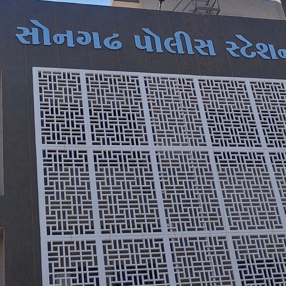 સોનગઢમાં બાઇક અકસ્માતમાં ફરિયાદ નોંધાઈ:શનિવારે પૂરઝડપે આવતી બાઇકે રાહદારીને અડફેટે લેતા મોત નીપજ્યું