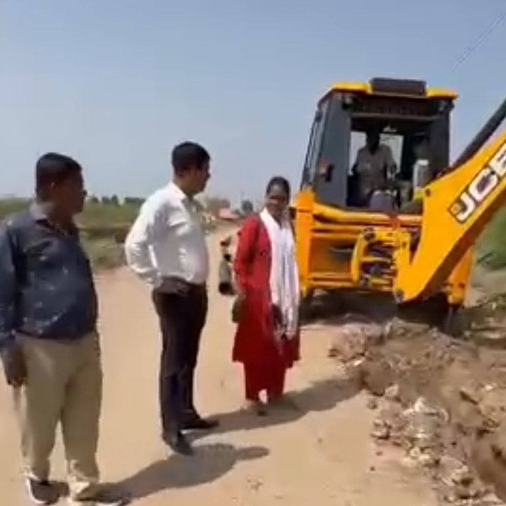 રતનપરમાં પીવાના પાણીની પાઈપલાઈનની કામગીરી:સ્થાનિક કોર્પોરેટરોએ સ્થળનું કામગીરીની સમીક્ષા કરી, સ્થાનિકોને ફાયદો થશે