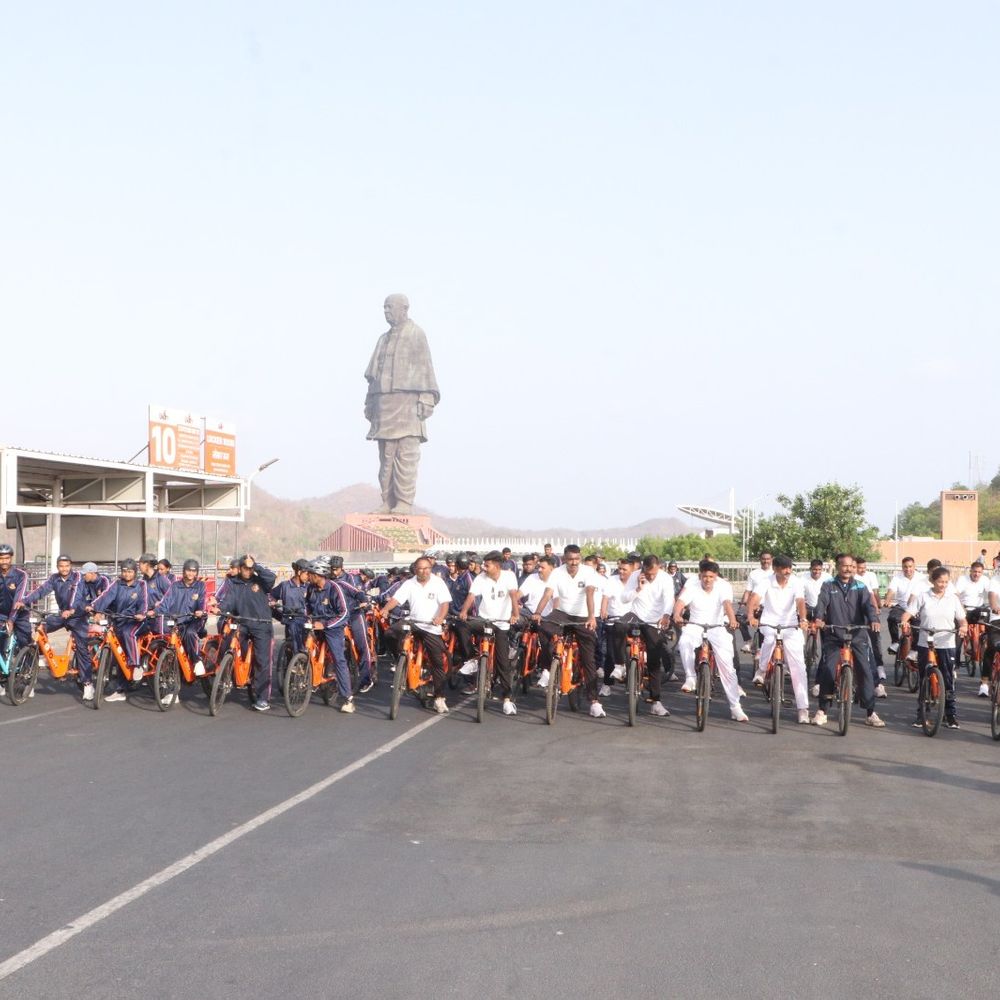 એકતા નગરમાં SRP, NCC, નર્મદા પોલીસે સાયકલ રેલી યોજી:"ફિટ ઇન્ડિયા" અભિયાન અંતર્ગત "સન્ડે ઓન સાયકલિંગ"નું આયોજન
