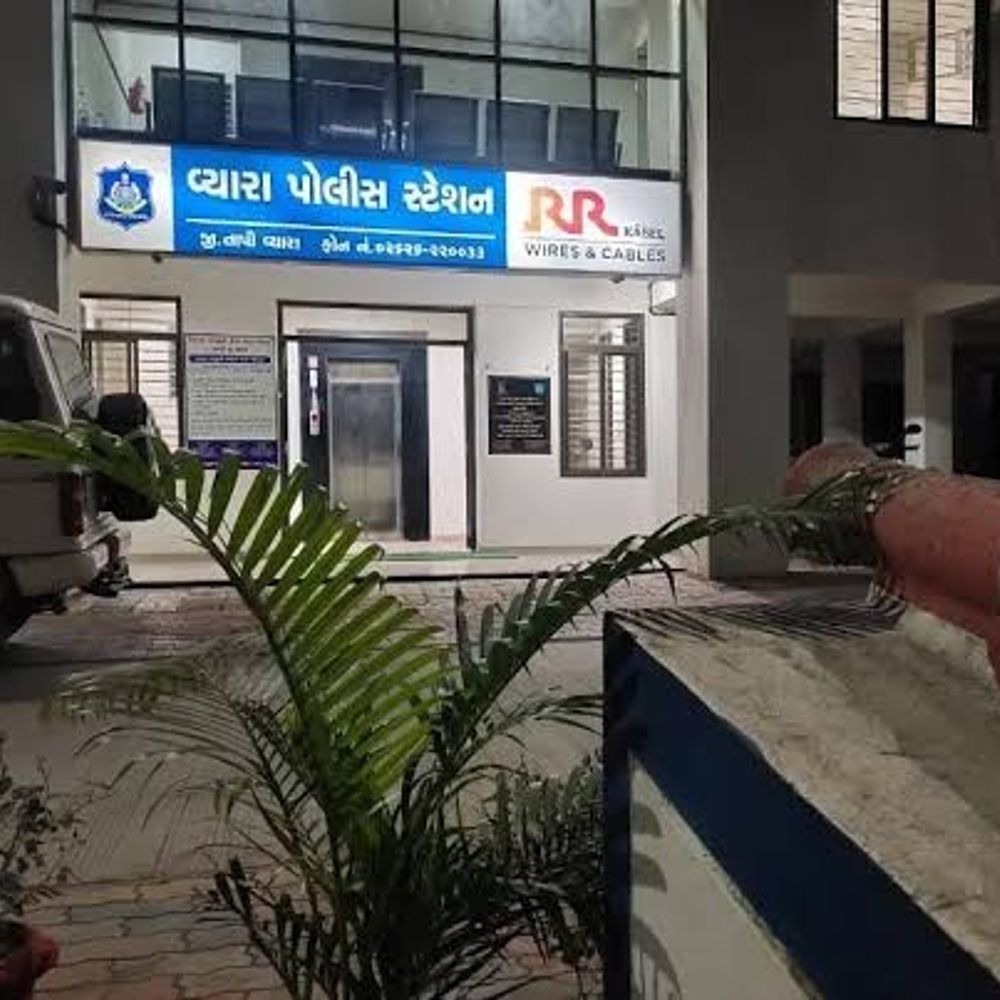 પત્નીના આડાસંબંધની શંકાએ પડોશીએ પતિનો કાન કાપ્યો:વ્યારાના પાનવાડી ગામે જીવલેણ હુમલો, પોલીસ કાર્યવાહી