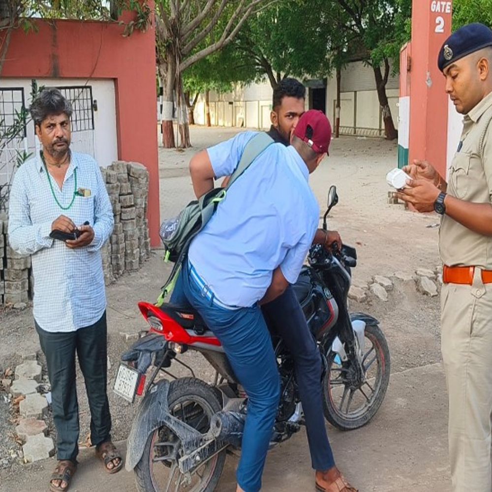 સતત બીજા દિવસે RTO દ્વારા ડ્રાઈવ:સ્કૂલ-કોલેજની બસોમાં ચેકિંગ દરમિયાન 22 વાહનો પાસેથી 1.20 લાખથી વધુનો દંડ વસુલ્યો
