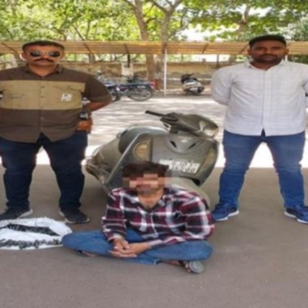 પાડોશી કારખાનેદાર જ ચોર નીકળ્યો!:મોના એન્ટરપ્રાઈઝમાંથી રૂ.1.98 લાખની ચોરીનો ભેદ ઉકેલાયો, ગોવાથી દારૂ જૂનાગઢ પહોંચે તે પહેલા રાજકોટમાં ઝડપાયો