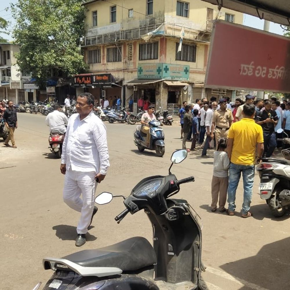 દહાણુંબંધના એલાનને સજ્જડ પ્રતિસાદ:વેપારીઓએ સ્વયંભૂ પોતાના ધંધા-રોજગાર બંધ રાખીને વિરોધ નોંધાવ્યો; મહિલા તસ્કરી નેટવર્કની તપાસની માંગ ઊઠી