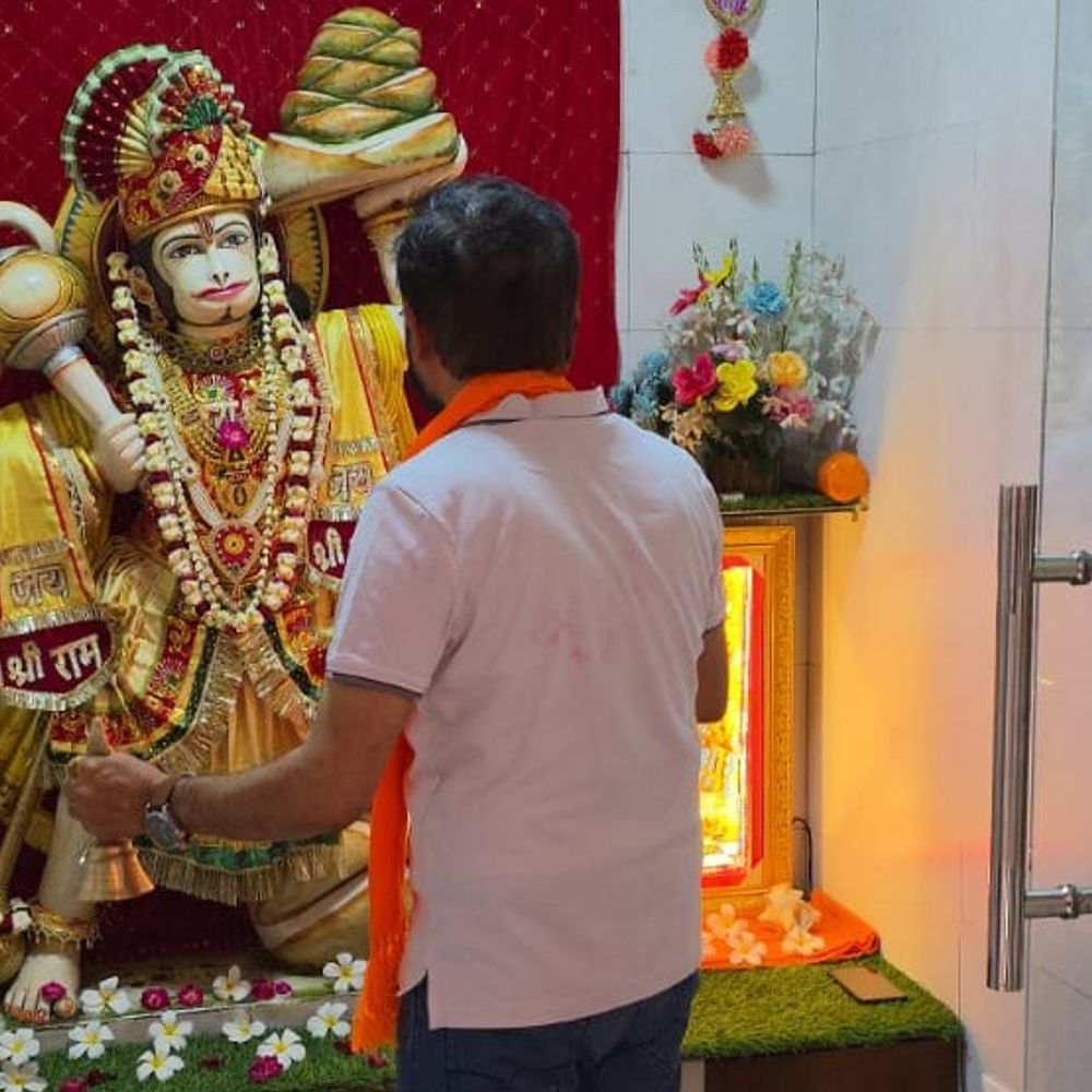 PM મોદીના કાર્યકાળના 12 વર્ષ પૂર્ણ થતા ઉજવણી:આનંદપુરાકંપામાં આનંદમુખી હનુમાનજી મંદિરએ મહાઆરતી યોજાઈ