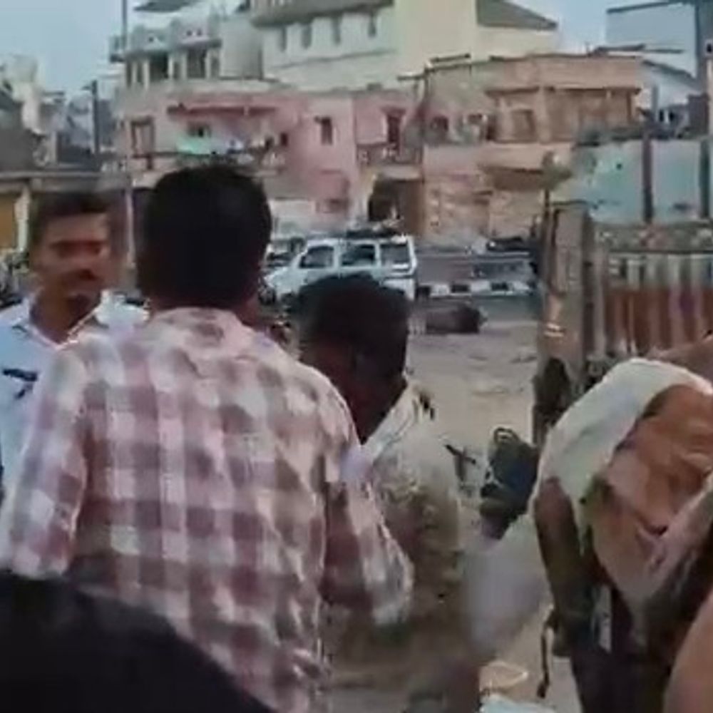 માધવપુરમાં મહિલાઓ દ્વારા દારૂના ધંધાર્થીઓ પર રેડ:પોલીસ પર 'હપ્તા સિસ્ટમ'ને કારણે નિષ્ક્રિયતા'નો આરોપ લગાવ્યો; વીડિયો વાયરલ