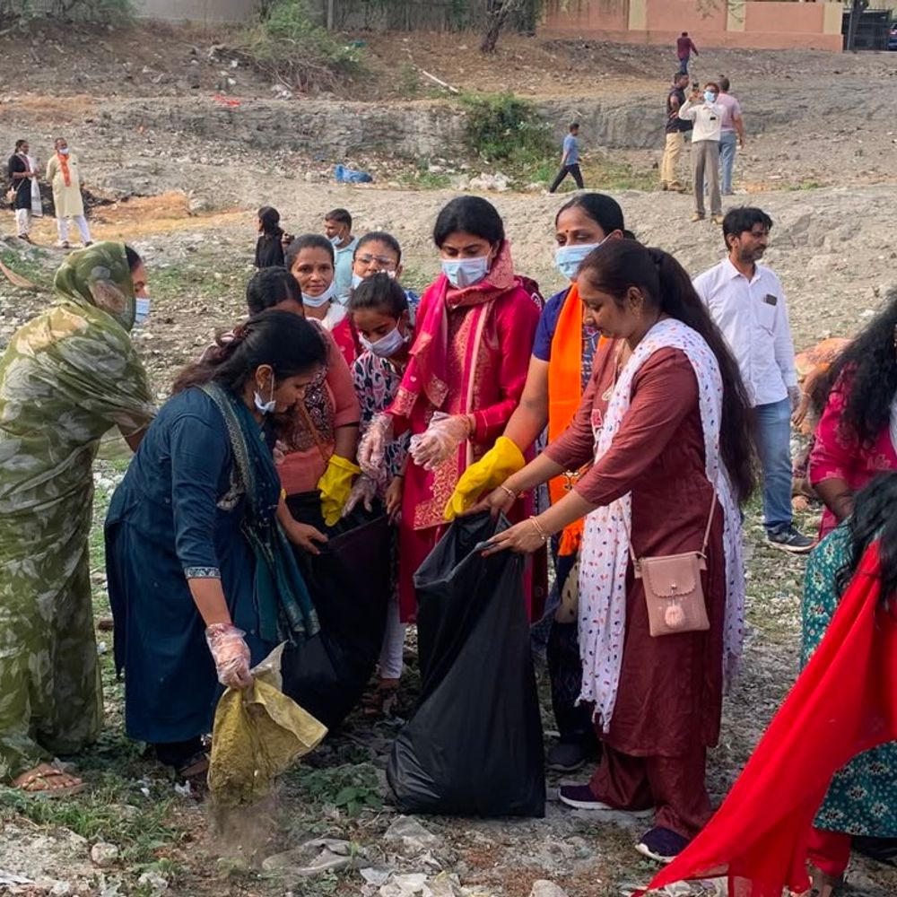 PMના 12 વર્ષ પૂર્ણ થવા પર વિશેષ કાર્યક્રમ:જામનગરમાં રીવાબા જાડેજા, દિવ્યેશ અકબરીએ સફાઈ કરી, મહાઆરતી યોજાઈ, મોદીના દીર્ઘાયુ અને સ્વસ્થ સ્વાસ્થ્ય માટે શુભેચ્છાઓ પાઠવી
