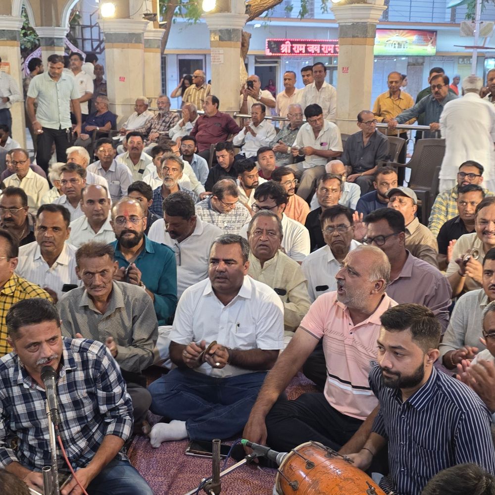 PM મોદીના સફળ કાર્યકાળના 12 વર્ષ પૂર્ણ:જામનગરમાં બાલા હનુમાન મંદિરે મહાઆરતી, ધારાસભ્ય-મેયર સહિત નગરજનો જોડાયા