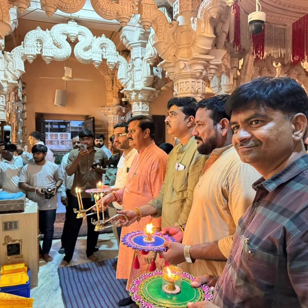 PM મોદીના સુશાસનના 12 વર્ષ પૂર્ણ:સુરેન્દ્રનગર BAPS મંદિરમાં મહાઆરતીનું આયોજન