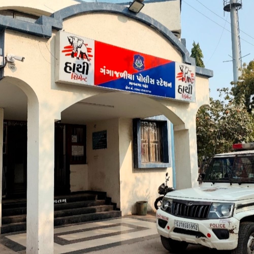 મોતીતળાવની ઓક્સિજન ફેક્ટરીમાં તસ્કરોનો હાથફેરો:દિવાલ કૂદીને 1.87 લાખના પિતળના 375 વાલ્વ ચોરી કરી ફરાર