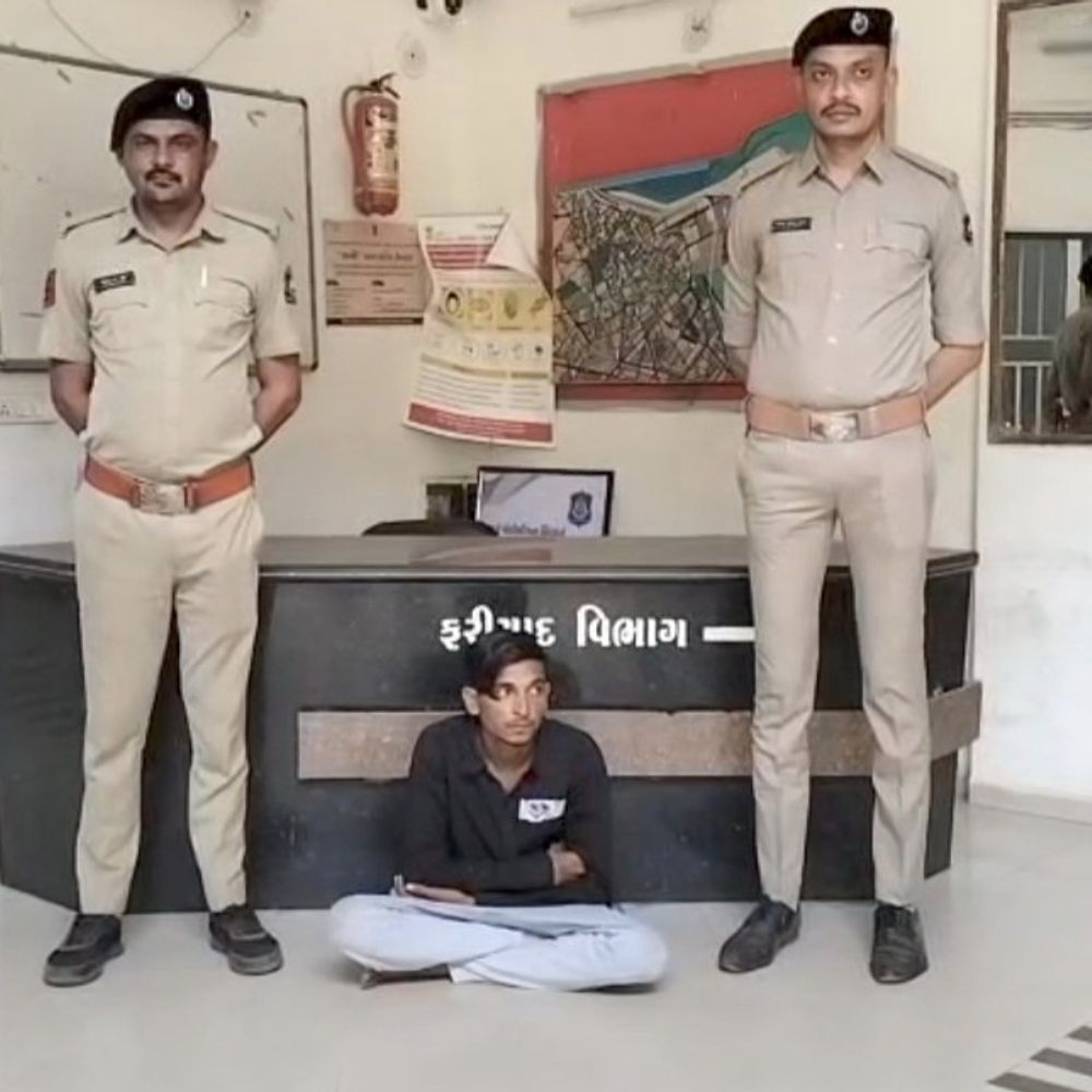 માથાભારે શખસ પાસા હેઠળ જેલભેગો:ગંગાજળિયા પોલીસે અશ્વિન ઉર્ફે ‘અડધી પેટી’ની અટકાયત કરી રાજકોટ મધ્યસ્થ જેલ હવાલે કર્યો