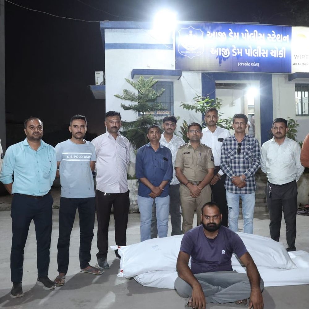ચીકુ - આંબાના બગીચાની આડમાં ગાંજાનું વાવેતર:રાજકોટના ત્રંબામાં ખેતરમાંથી રૂ.13 લાખની કિંમતનો 26 કિલો માદક પદાર્થ પકડાયો, ગાંજાનું વાવેતર કરતા ખેડૂતની ધરપકડ