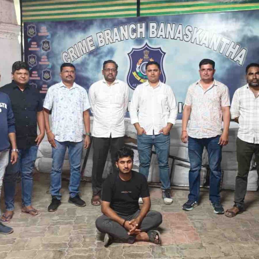 મુંબઈમાં રૂ. 3.6 કરોડના હીરા ચોરીનો માસ્ટરમાઇન્ડ ઝડપાયો:બાંદ્રા કુર્લાની લોજિસ્ટિક કંપનીમાં માલિકનો વિશ્વાસ કેળવી ચોરીનું કાવતરૂં ઘડ્યું હતું, બનાસકાંઠા LCBએ આરોપીને ઝડપ્યો