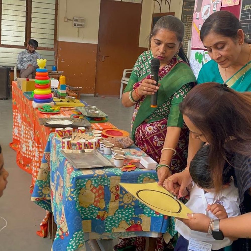 કાંકરિયાની દીવાન-બલ્લુભાઈ શાળામાં વાલી વર્કશોપ:નર્સરીના નવા વિદ્યાર્થીઓના વાલીઓને માર્ગદર્શન અપાયું