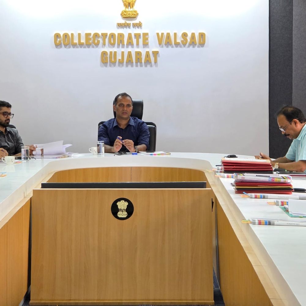 વલસાડમાં સોલિડ વેસ્ટ મેનેજમેન્ટ રૂલ્સ-2026ના અમલ પર ભાર:કલેકટરે અધિકારીઓને બલ્ક વેસ્ટ જનરેટર્સની ઓળખ, તેના રિપોર્ટિંગ સમયસર પૂર્ણ કરવા તાકીદ કરી