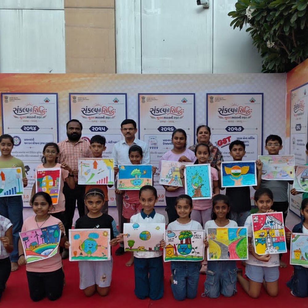 3 થી 50 વર્ષના 70 સ્પર્ધકોએ ચિત્ર સ્પર્ધામાં ભાગ લીધો:નાયબ કમિશનર મકવાણાએ પ્રોત્સાહન આપ્યું, રાજપુતાના આર્ટ સ્ટુડિયોએ આયોજન કર્યું