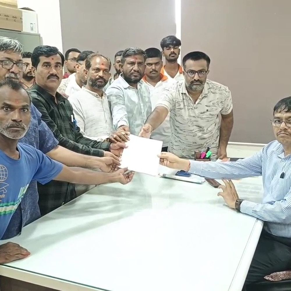 બોટાદમાં અશાંત ધારો લાગુ કરવાની માગ:શિવાલય મંદિરથી નાગલપર દરવાજા વિસ્તારના હિન્દુ સંગઠનોએ કલેકટરને આવેદનપત્ર આપ્યું