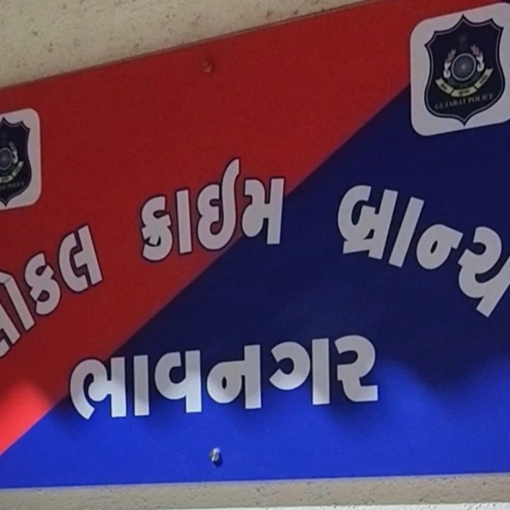ભાવનગર અને વલ્લભીપુરમાં પોલીસનો સપાટો:કાર અને રહેણાંક મકાનમાંથી વિદેશી દારૂની 3312 બોટલો ઝડપાઈ, રૂ. 8.37 લાખથી વધુનો મુદ્દામાલ જપ્ત