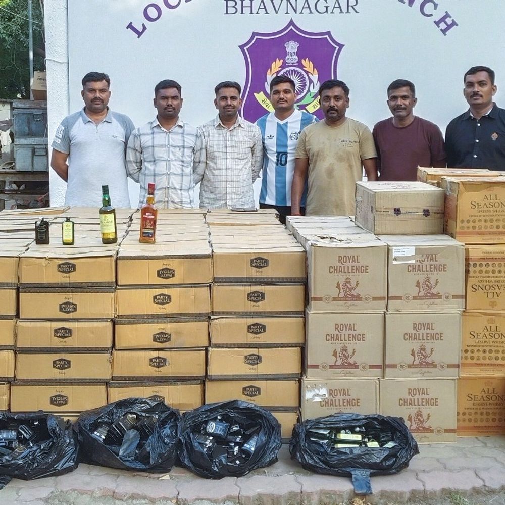 ઘોઘાના ઉખરલામાં ₹18.36 લાખનો વિદેશી દારૂ ઝડપાયો:વાડીની ઓરડી પર લોકલ ક્રાઇમ બ્રાન્ચના દરોડા, માલિક ફરાર