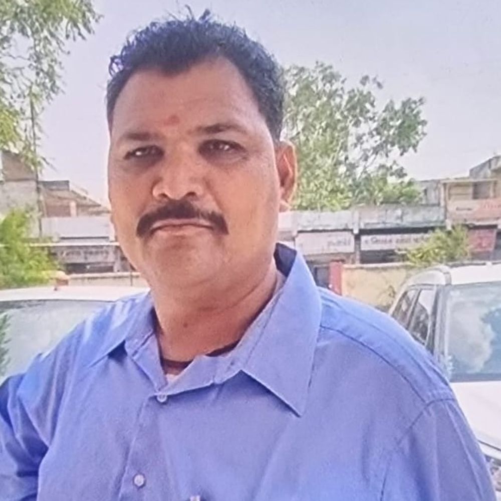 ખેડાના વલેટવા સીમમાં SMCનો દરોડો:1,033 બોટલ વિદેશી દારૂ, મોબાઈલ સહિત 5.17 લાખનો મુદ્દામાલ જપ્ત, પીપળાતા સીટના BJPના જિ.પં. સભ્ય સહિત 5 સામે ગુનો