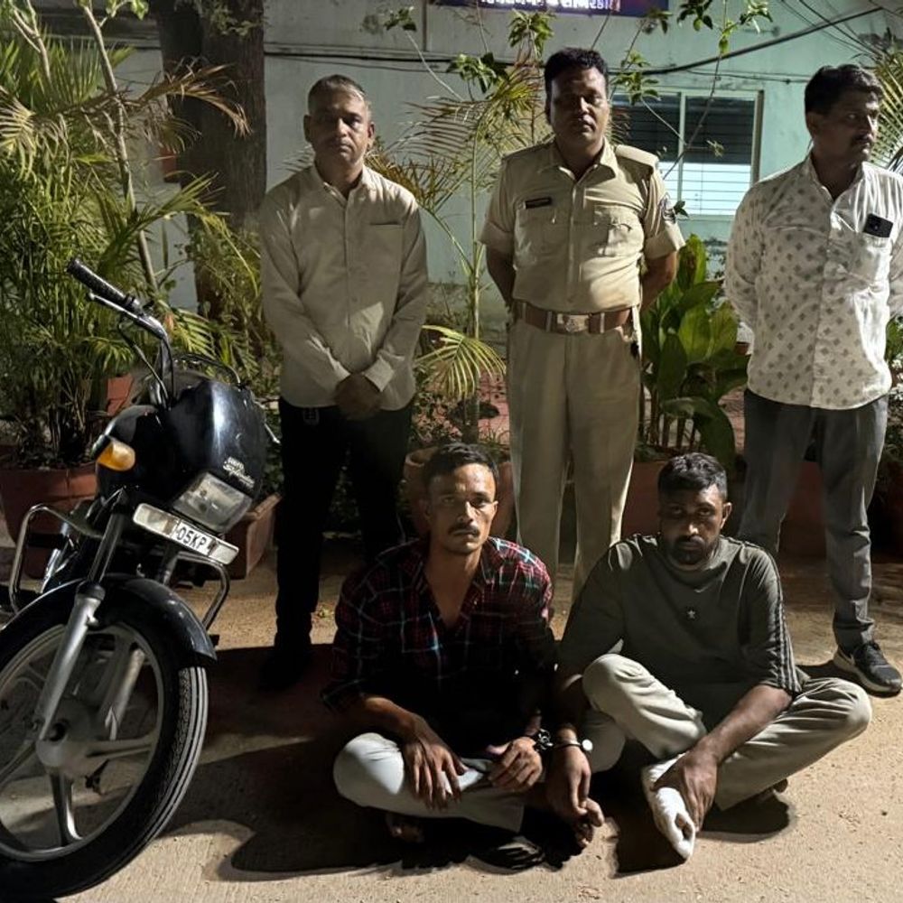 હથિયારો સાથે ચોરી કરતી ગેંગના બે સભ્યો ઝડપાયા:હિંમતનગરની ત્રણ ઘરફોડ ચોરીનો ભેદ ઉકેલાયો; સુરત-ઉત્તરાખંડમાં પણ ચોરી કરી હોવાની કબૂલાત